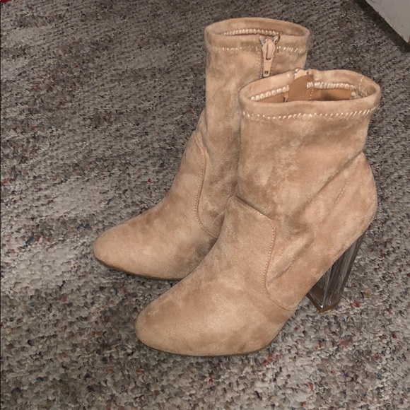 Woman’s booties - Picture 6 of 6